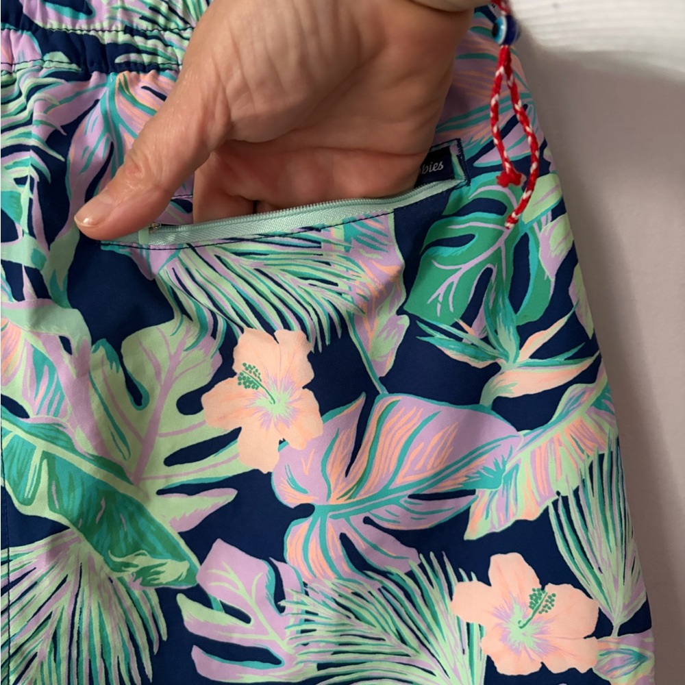 Chubbies 7" Tropical Print Classic Swim Trunks Lined - Picture 8 of 9